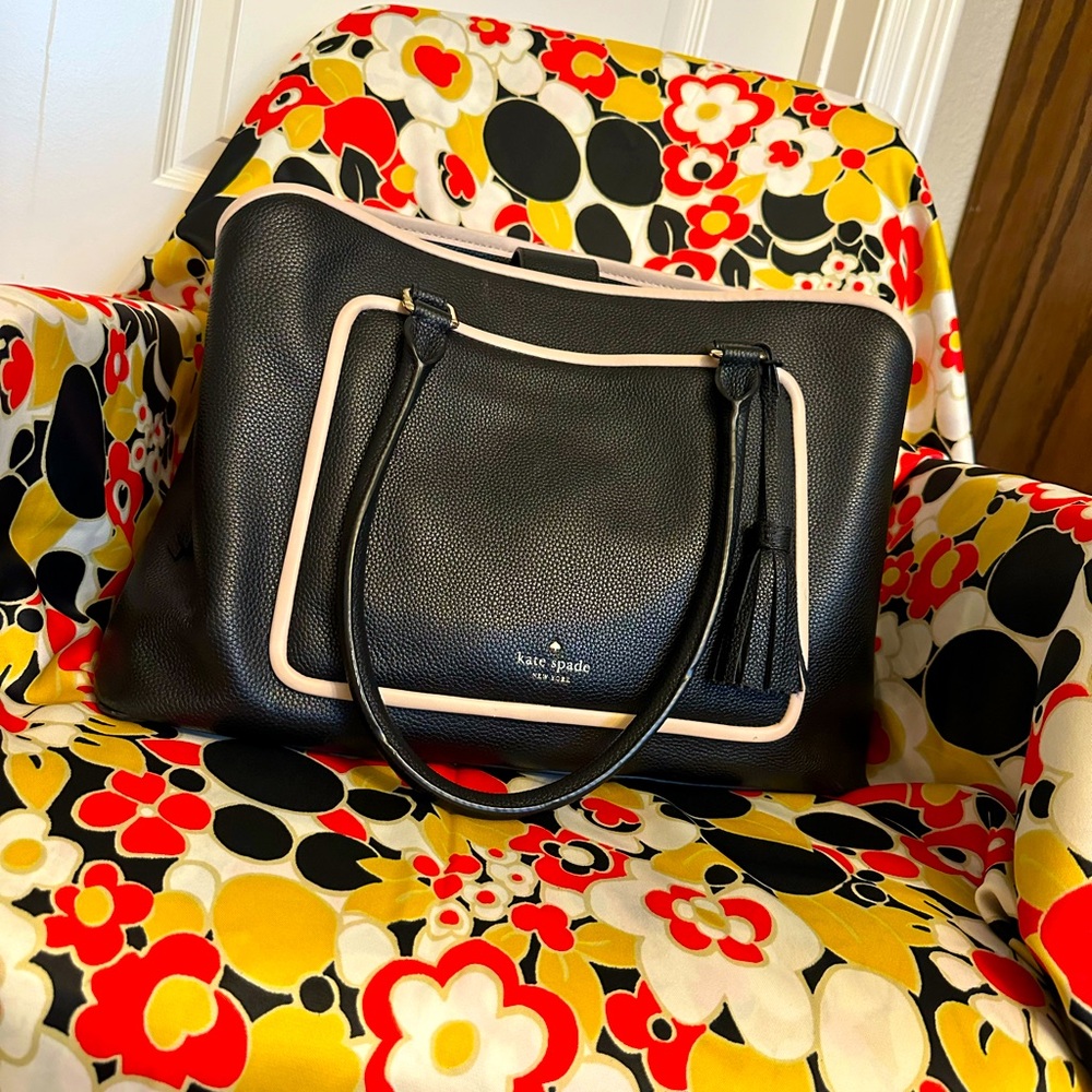 Kate Spade large shoulder bag in black with light pink piping detail